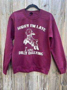 GILDAN Burgundy Dilly Dallying Sweatshirt White Graphics Women’s Small